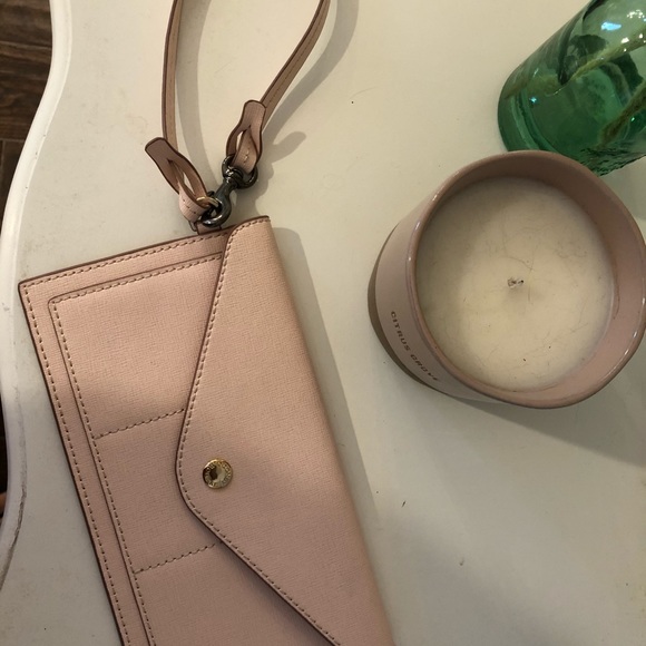 Dooney & Bourke large wristlet - Picture 2 of 8